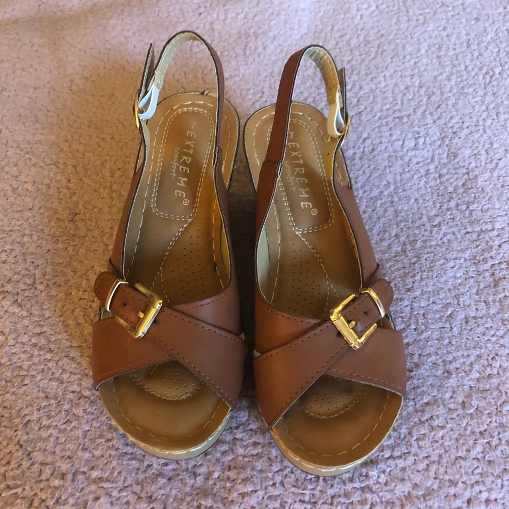 Size 7 tan sandals